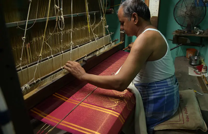 Discover the Splendor of Handloom Sarees: Weaving Stories of Artistry -  Sanskriti Cuttack