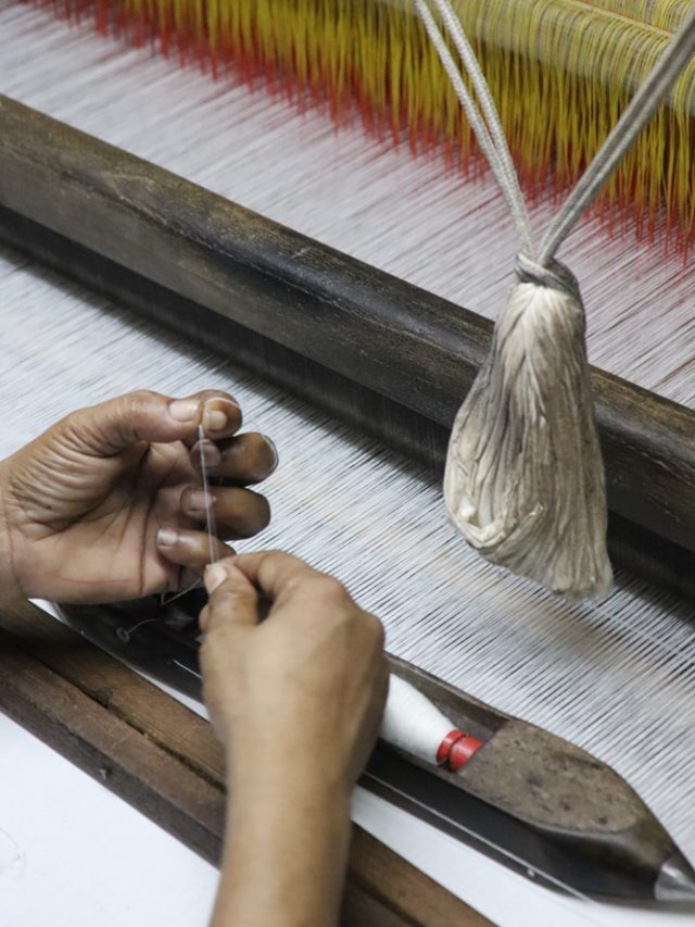 Weaving ~ Chendamangalam