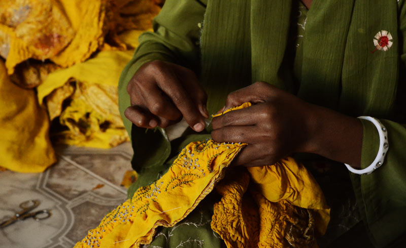 Kutch Bandhani craft knotting process