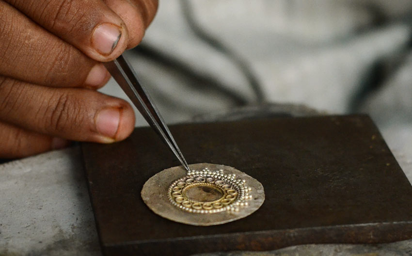 Kutch Jewelry making process