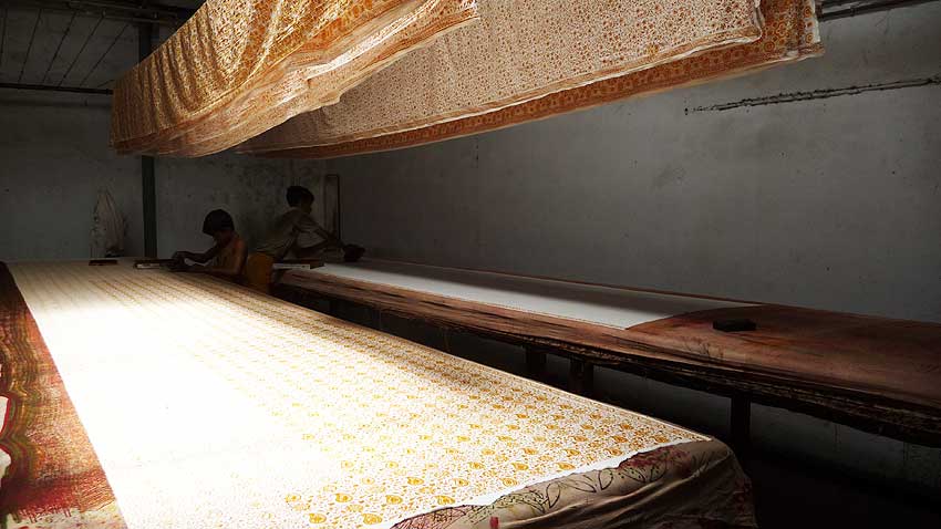 Gamthi saree drying process.